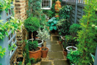 Amazing Design For Tiny Yard Garden 30