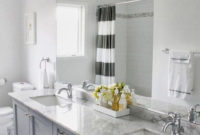Stylish Small Master Bathroom Remodel Design Ideas 19