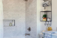 Stylish Small Master Bathroom Remodel Design Ideas 22