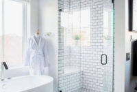 Stylish Small Master Bathroom Remodel Design Ideas 34