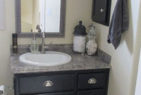 Stylish Small Master Bathroom Remodel Design Ideas 38