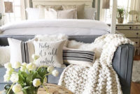 Comfortable Lake Bedroom Design Ideas 23