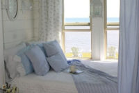 Comfortable Lake Bedroom Design Ideas 24