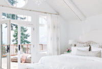 Comfortable Lake Bedroom Design Ideas 34
