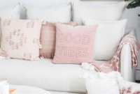 Cute Pink Lving Room Design Ideas 23