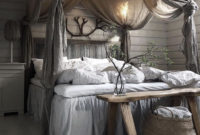 Glamorous Canopy Beds Ideas For Romantic Bedroom 37