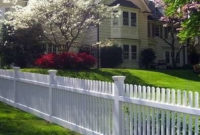 Relaxing Front Yard Fence Remodel Ideas For Your Home 03