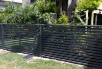 Relaxing Front Yard Fence Remodel Ideas For Your Home 09