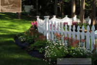 Relaxing Front Yard Fence Remodel Ideas For Your Home 15