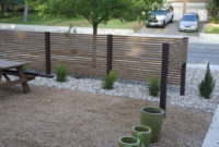 Relaxing Front Yard Fence Remodel Ideas For Your Home 17