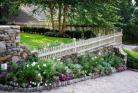 Relaxing Front Yard Fence Remodel Ideas For Your Home 35