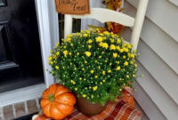Awesome Fall Entryway Decoration Ideas That Will Make Your Neighbors Insanely Jealous 44