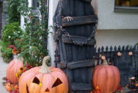 Top Halloween Outdoor Decorations To Terrify People 35