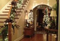 Best Christmas Decorations That Turn Your Staircase Into A Fairy Tale 02
