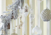 Best Christmas Decorations That Turn Your Staircase Into A Fairy Tale 04