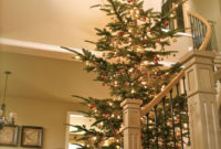 Best Christmas Decorations That Turn Your Staircase Into A Fairy Tale 10