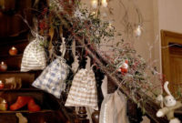 Best Christmas Decorations That Turn Your Staircase Into A Fairy Tale 33