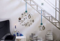 Best Christmas Decorations That Turn Your Staircase Into A Fairy Tale 57