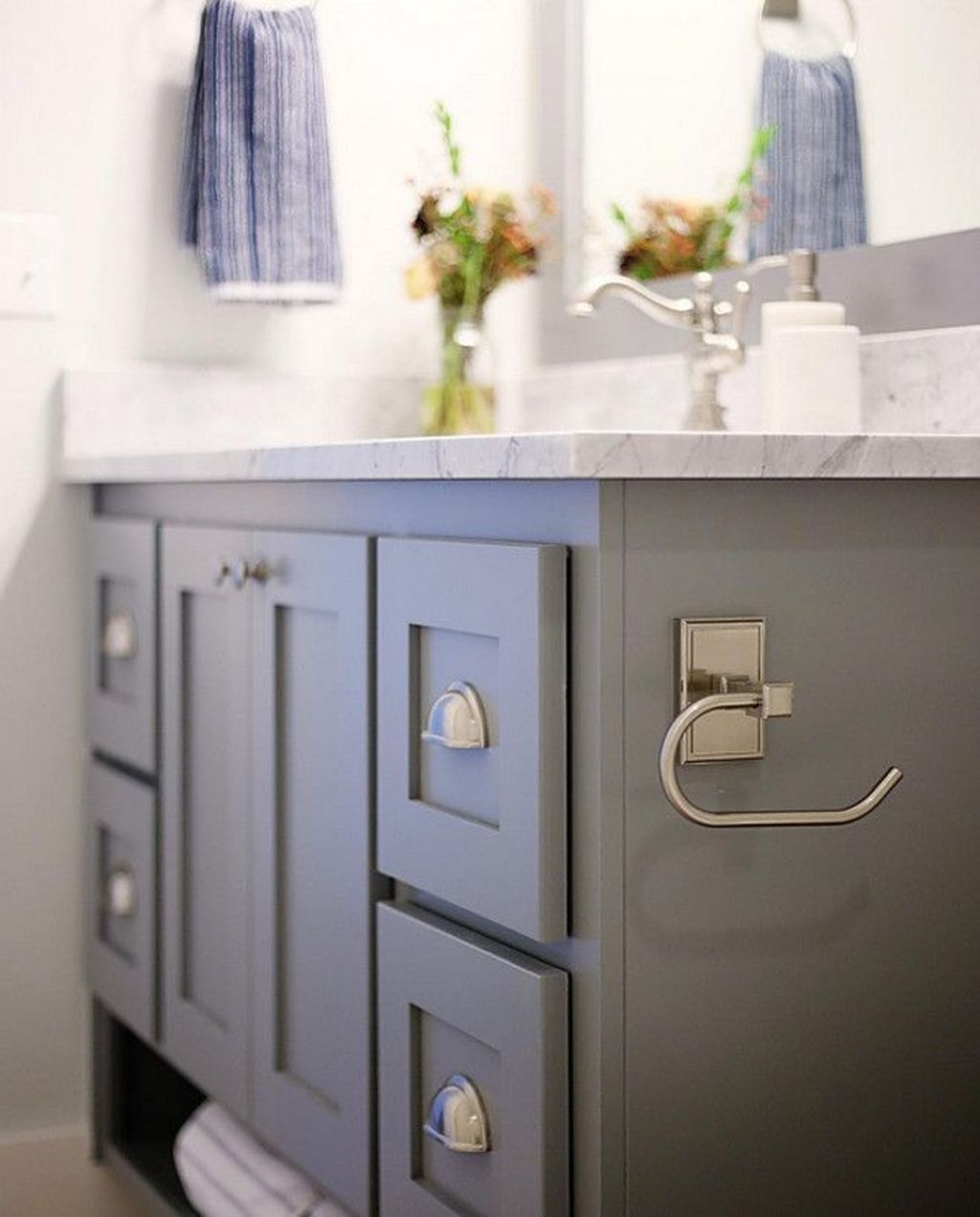 46 Incredible Bathroom Cabinet Paint Color Ideas - HOMYSTYLE