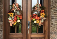 Creative Thanksgiving Front Door Decoration Ideas 25