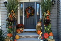 Creative Thanksgiving Front Door Decoration Ideas 33