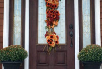 Creative Thanksgiving Front Door Decoration Ideas 60