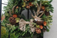 Easy DIY Outdoor Winter Wreath For Your Door 13