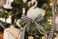 Totally Inspiring Black And Gold Christmas Decoration Ideas23