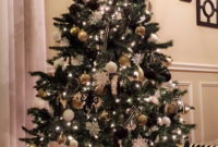 Totally Inspiring Black And Gold Christmas Decoration Ideas42