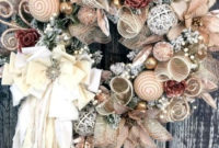 Unique Christmas Wreath Decoration Ideas For Your Front Door 01