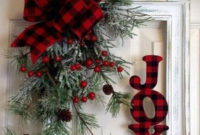 Unique Christmas Wreath Decoration Ideas For Your Front Door 07