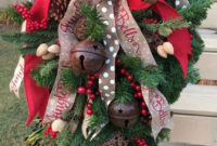 Unique Christmas Wreath Decoration Ideas For Your Front Door 09
