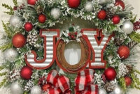 Unique Christmas Wreath Decoration Ideas For Your Front Door 12