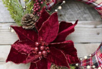 Unique Christmas Wreath Decoration Ideas For Your Front Door 20