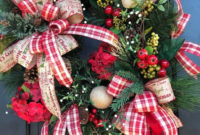 Unique Christmas Wreath Decoration Ideas For Your Front Door 21