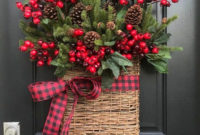 Unique Christmas Wreath Decoration Ideas For Your Front Door 23