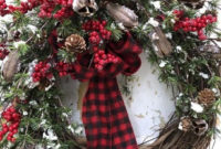 Unique Christmas Wreath Decoration Ideas For Your Front Door 31