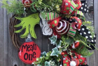 Unique Christmas Wreath Decoration Ideas For Your Front Door 45