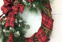 Unique Christmas Wreath Decoration Ideas For Your Front Door 46