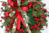 Unique Christmas Wreath Decoration Ideas For Your Front Door 60