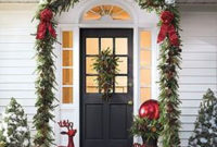 Welcoming Christmas Entryway Decoration For Your Home 01
