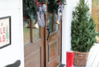 Welcoming Christmas Entryway Decoration For Your Home 23
