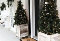 Welcoming Christmas Entryway Decoration For Your Home 26