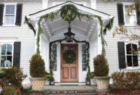 Welcoming Christmas Entryway Decoration For Your Home 27