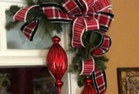 Welcoming Christmas Entryway Decoration For Your Home 30