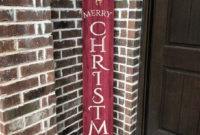 Welcoming Christmas Entryway Decoration For Your Home 32