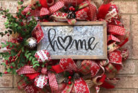 Welcoming Christmas Entryway Decoration For Your Home 34