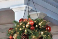 Welcoming Christmas Entryway Decoration For Your Home 35