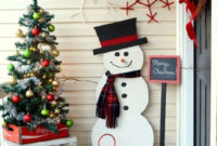 Welcoming Christmas Entryway Decoration For Your Home 36