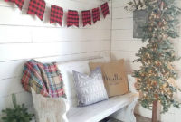 Welcoming Christmas Entryway Decoration For Your Home 42